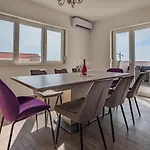 Apartman Seaview Roberta *