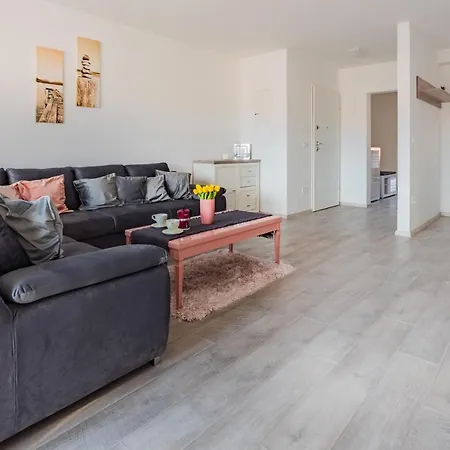 Seaview Roberta Apartment