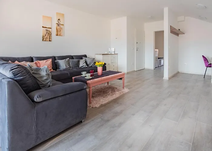 Seaview Roberta Apartment